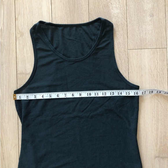 Lululemon Racerback Mesh Tank Top Made in Canada Size 10 - Picture 4 of 9